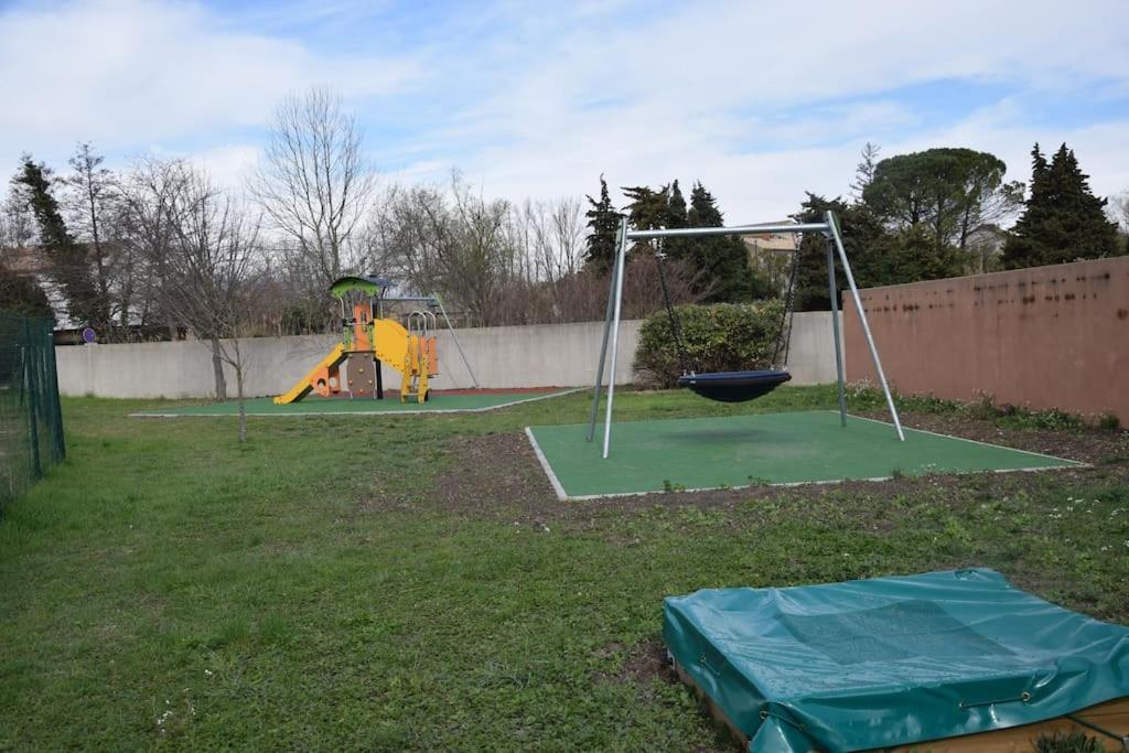 Le Petit Bonheur - Place Parking Privee - Clim - Terrasse - Piscine Partagee - Proche Parc Spirou Saint-Saturnin-lès-Avignon Esterno foto